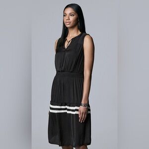 Simply Vera Wang V-Neck Black Dress-Size Medium